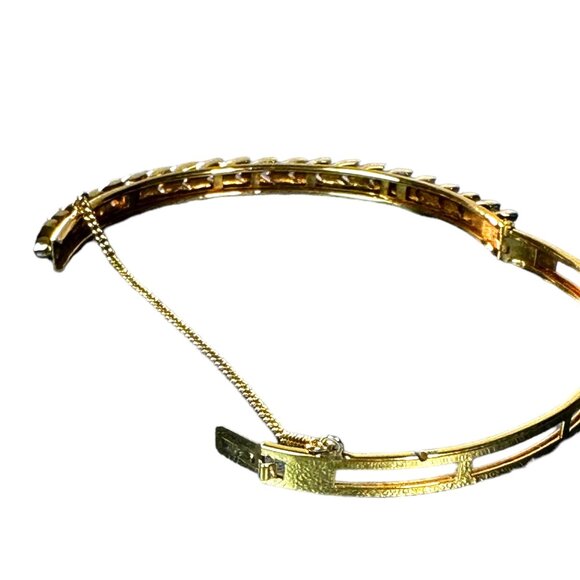 Elegant Cubic Zirconia Leaf Design Golden Bangle Bracelet Gold Plated - Picture 6 of 12